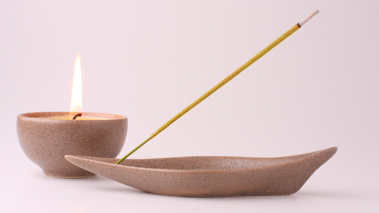 CANDLE IN SMALL BOWL AND JOSS STICK IN A HOLDER